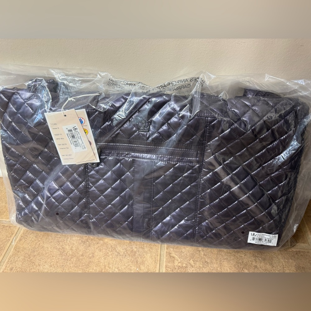 BRAND NEW!! REGULAR PRICE $175…Oliver Thomas weekender duffle